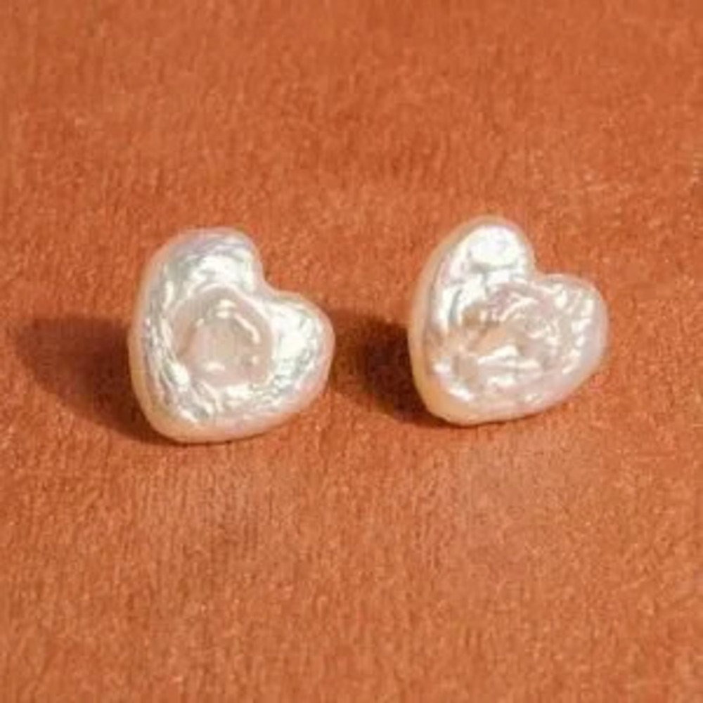 18K Gold Freshwater Pearl Heart Stud Earrings (1103)